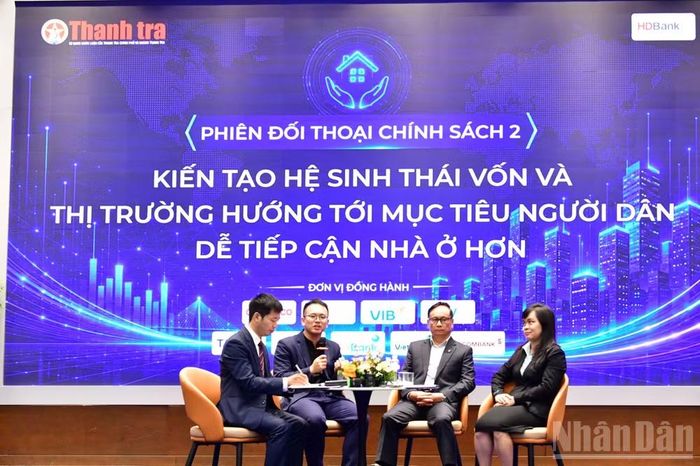 Các diễn giả tại phiên thảo luận “Kiến tạo hệ sinh thái vốn và thị trường - Hướng tới mục tiêu người dân tiếp cận nhà ở dễ dàng hơn”. (Ảnh: HNV)
