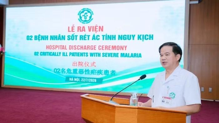 Phó Giáo sư, Tiến sĩ Đào Xuân Cơ, Giám đốc Bệnh viện Bạch Mai phát biểu tại lễ ra viện.