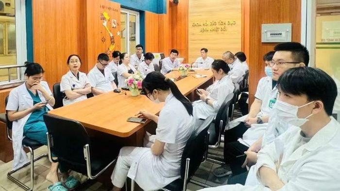 Các cuộc hội chẩn đa chuyên khoa liên tục được tổ chức để tìm ra phương án tối ưu.