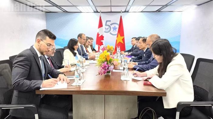 Hai Bộ trưởng nhất trí tăng cường phối hợp trong trao đổi các vấn đề chiến lược.
