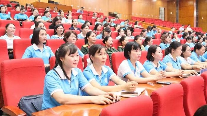 Gần 400 cán bộ, hội viên phụ nữ đại diện cho hơn 381 nghìn cán bộ, hội viên trong toàn tỉnh tham dự hội nghị.