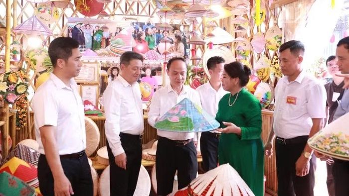 Không gian Trung tâm học tập cộng đồng xã Thanh Oai tại Đình làng Chuông.