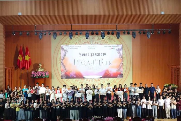 Câu lạc bộ tiếng Anh Fly.