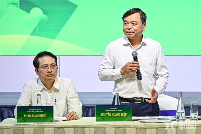 Lãnh đạo Bộ Nông nghiệp và Môi trường phát biểu tại diễn đàn đối thoại về thủ tục hành chính, thủ tục kinh doanh trong lĩnh vực nông nghiệp, môi trường năm 2026. Ảnh: Vũ Việt