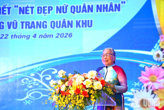 Anh hùng Hồ Thị Kim Thanh, Trưởng ban Liên lạc Hội Liên hiệp Phụ nữ Giải phóng Khu V giao lưu tại chương trình “Vang mãi bản hùng ca Phụ nữ Khu 5”.