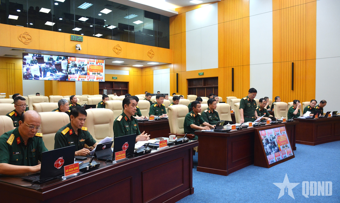 Các đại biểu dự buổi làm việc.