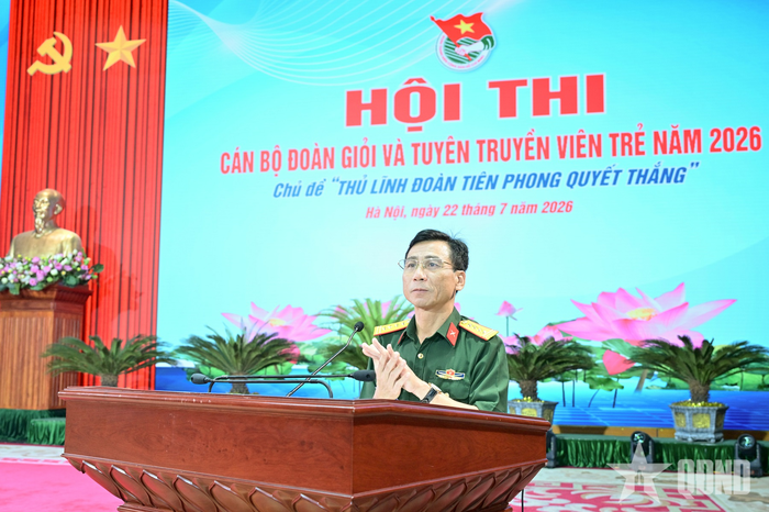 Đại tá Bùi Tuấn Quynh phát biểu khai mạc hội thi. 