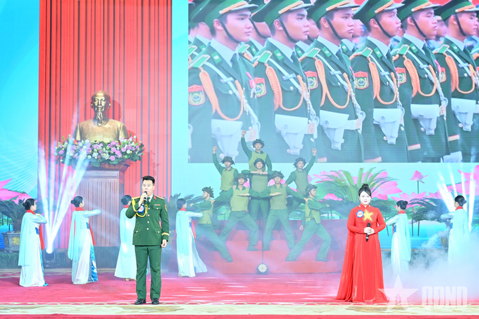 Phần tuyên truyền của Đội thi số 6, Đoàn Nghi lễ Quân đội.