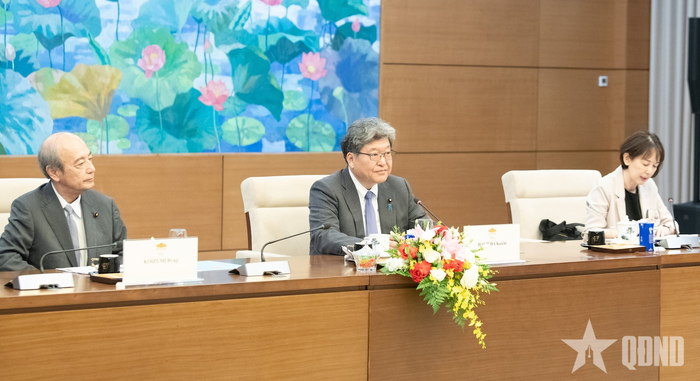  Quyền Tổng Thư ký Đảng Dân chủ Tự do Nhật Bản Hagiuda Koichi phát biểu tại cuộc tiếp.