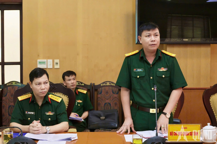 Đại tá Trần Viết Năng, Phó bí thư Thường trực Đảng ủy, Chính ủy Bộ CHQS tỉnh Thái Nguyên phát biểu.