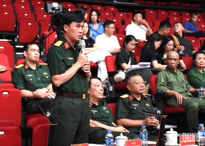 Đại tá Nguyễn Trung Đắc, Phó chánh Văn phòng Tổng cục Chính trị phát biểu tại chương trình tổng duyệt.
