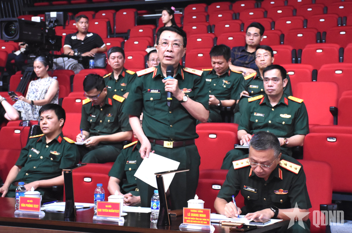 Thiếu tướng Nguyễn Xuân Thủy, Phó cục trưởng Cục Tuyên huấn phát biểu tại buổi tổng duyệt.