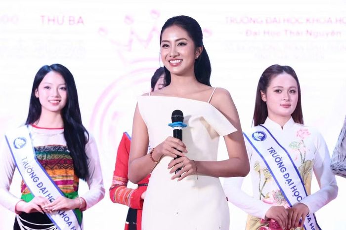 Hoa hậu Việt Nam 2024 Hà Trúc Linh giao lưu với sinh viên quan tâm đến cuộc thi 'Hoa hậu Việt Nam 2026' tại trường ĐH Khoa học (ĐH Thái Nguyên).