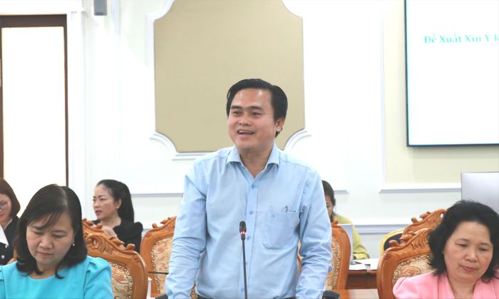  Trưởng Ban Văn hóa - Xã hội HĐND TPHCM Cao Thanh Bình nêu ý kiến tại phiên họp 