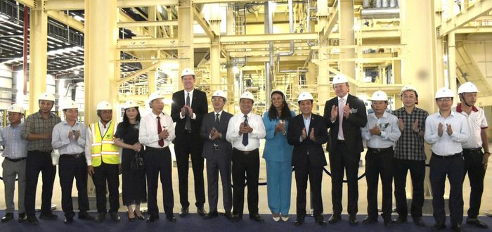 Thứ trưởng Bộ NN-MT Võ Văn Hưng tham dự lễ khánh thành Nhà máy thức ăn cá biển và cá nước lạnh của Tập đoàn De Heus. Ảnh: VĂN ĐẢM