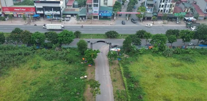 Để giải quyết lưu lượng xe lớn, tuyến đường gom QL18 khu vực này đã và đang được chú trọng đầu tư, góp phần giảm tải, chống ùn tắc và xóa các "điểm đen" về tai nạn giao thông.
