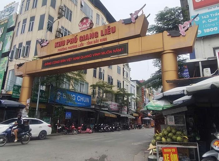 Bắc Ninh đang hướng tới mục tiêu trở thành thành phố trực thuộc Trung ương trước năm 2030. Để hiện thực hóa mục tiêu đó, bên cạnh đầu tư hạ tầng, phát triển kinh tế và mở rộng không gian đô thị, việc lập lại trật tự đô thị, bảo đảm an toàn giao thông, xử lý tình trạng lấn chiếm lòng đường, vỉa hè làm nơi kinh doanh, buôn bán là yêu cầu cấp thiết.