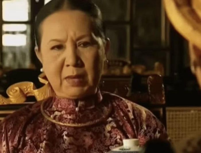 NSƯT Hồng Vân trong "Ngọn nến hoàng cung". Ảnh: Arttimes.