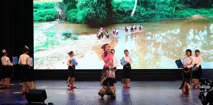 Tác phẩm "Em là cô giáo vùng cao" mở màn cho đêm công diễn Liên hoan Tiếng hát Giáo viên toàn quốc năm 2026.