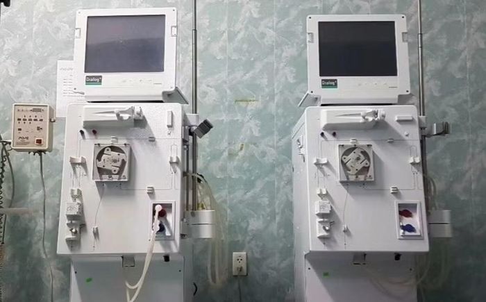 2 máy chạy thận nhân tạo (hơn 1,2 tỷ đồng) cất ở kho tại Bệnh viện này chưa lần nào được sử dụng, gây lãng phí nghiêm trọng.