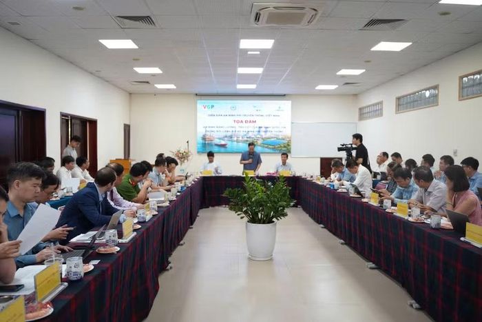 Các đại biểu tham dự tọa đàm.