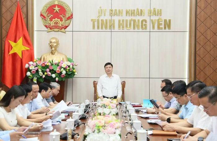 Ông Phạm Văn Nghiêm Phó Chủ tịch UBND tỉnh Hưng Yên chủ trì cuộc họp. Ảnh: Tất Đạt