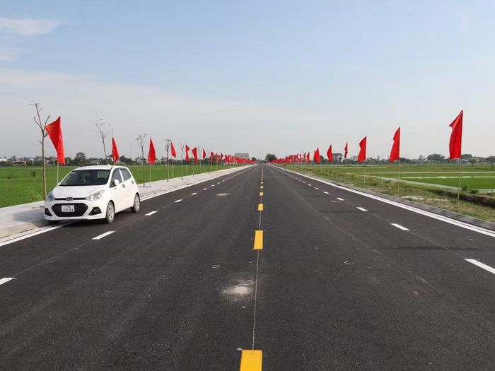 Tuyến đường kết nối Khu di tích lịch sử quốc gia đặc biệt Khu Lăng mộ và đền thờ các vị vua triều Trần (xã Long Hưng) đến Khu lưu niệm Nhà bác học Lê Quý Đôn.
