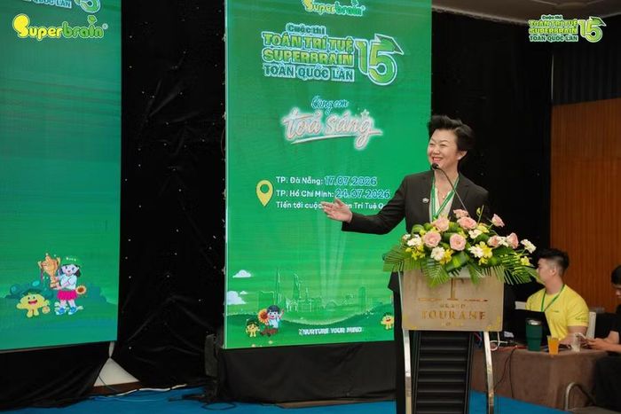 Nhà sáng lập - Tổng Giám Đốc Siraya Thapanangkun phát biểu tại Cuộc thi.
