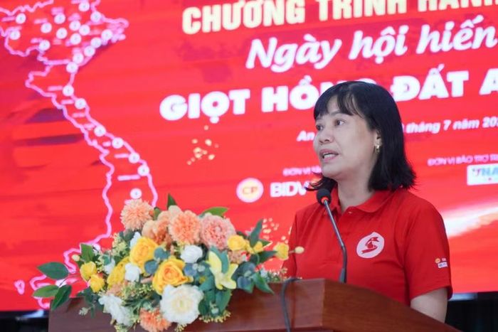 Bà Huỳnh Thị Thanh Tuyền, Phó Chủ tịch UBND xã An Châu, chia sẻ tại buổi lễ.