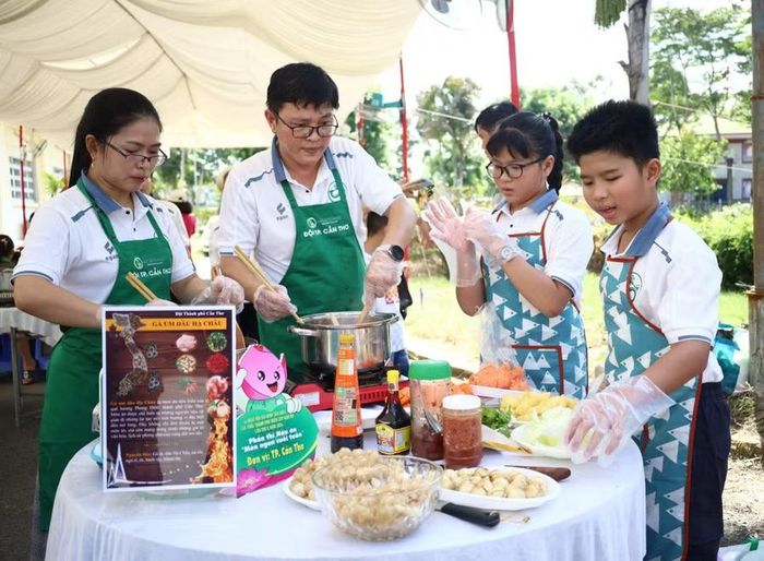 Nhiều hoạt động văn hóa, thể thao và trải nghiệm diễn ra trong khuôn khổ Ngày hội.