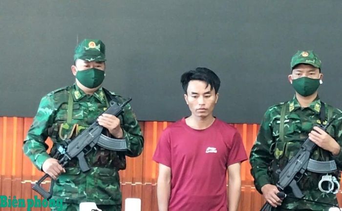 Đối tượng Sùng Mí Gió bị bắt giữ phục vụ điều tra hành vi tổ chức cho người khác nhập cảnh trái phép vào Trung Quốc. Ảnh: Đơn vị cung cấp
