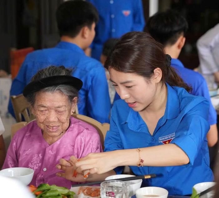 "Bữa cơm tri ân – Ấm áp nghĩa tình" là chương trình thường niên thể hiện truyền thống tốt đẹp của tuổi trẻ Thanh Hóa.