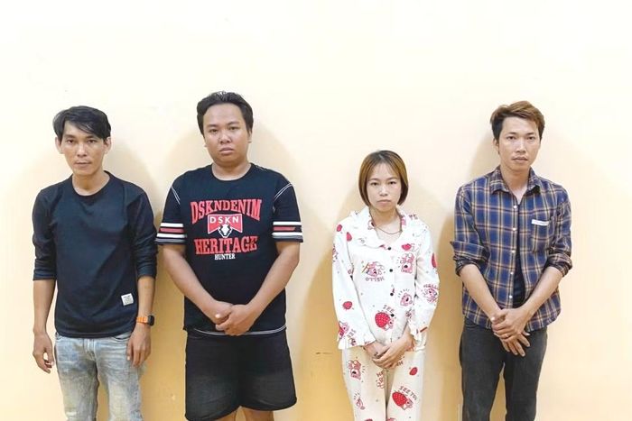 Các bị can tham gia dàn cảnh bắt ghen để cướp tài sản tại cơ quan công an.