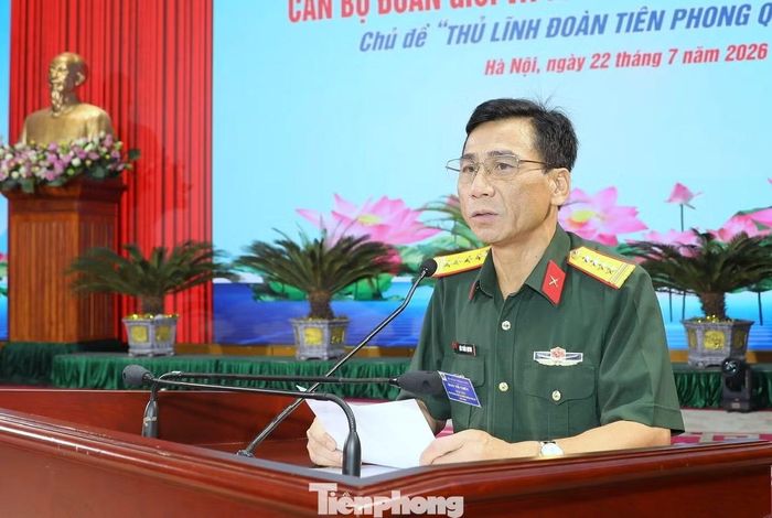 Đại tá Bùi Tuấn Quynh - Phó Chủ nhiệm Chính trị Bộ Tổng tham mưu, phát biểu khai mạc hội thi.