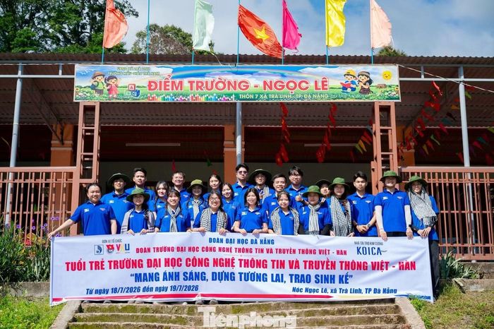 Anh Nguyễn Văn Hưng - Bí thư Đoàn trường Đại học Công nghệ thông tin và Truyền thông Việt - Hàn cho hay, những công trình, phần việc ý nghĩa không chỉ góp phần cải thiện điều kiện sinh hoạt của người dân vùng cao mà còn vun đắp thêm tình đoàn kết, gắn bó giữa tuổi trẻ của nhà trường với chính quyền và nhân dân địa phương. "Mỗi phần việc hoàn thành, mỗi món quà được trao gửi và mỗi nụ cười của người dân đều trở thành minh chứng đẹp cho tinh thần "Đâu cần thanh niên có, đâu khó có thanh niên", anh Hưng nói.