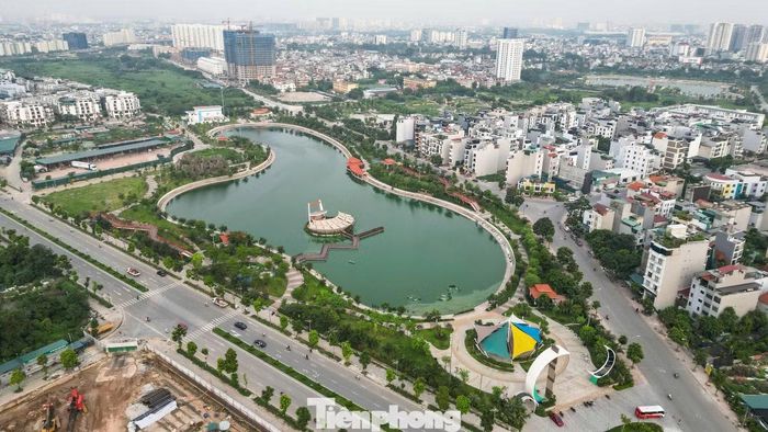 Công viên Ngọc Thụy được đầu tư gần 190 tỷ đồng, xây dựng trên diện tích gần 7ha và đưa vào sử dụng từ tháng 10/2023. Đây từng được kỳ vọng trở thành điểm nhấn về cảnh quan đô thị, không gian xanh và địa điểm sinh hoạt cộng đồng của người dân.
