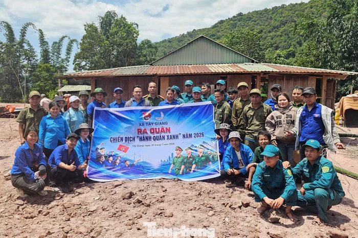  “Với tinh thần xung kích tình nguyện, không ngại khó, không ngại khổ, lực lượng đoàn viên thanh niên của địa phương đã góp phần đẩy nhanh tiến độ di dời, giúp các hộ dân sớm có nơi ở mới đảm bảo an toàn trong mùa mưa lũ”, anh Alăng Cờ Rôm nói. 
