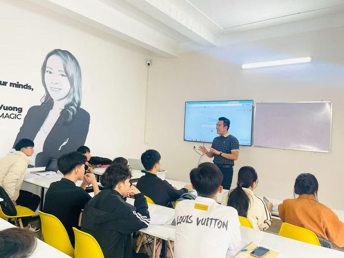 Trung tâm PTE Magic tập trung phát triển năng lực thực chiến, giúp học sinh tự tin hội nhập.