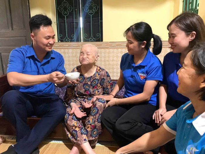  Hoạt động không chỉ thể hiện lòng biết ơn sâu sắc đối với Mẹ Việt Nam Anh hùng và các thế hệ đi trước, mà còn góp phần giáo dục truyền thống cách mạng, khơi dậy lòng yêu nước và trách nhiệm của tuổi trẻ đối với quê hương, đất nước. 