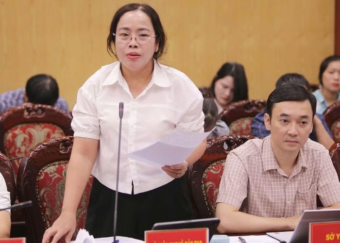 Phó Giám đốc Sở GD&ĐT Thanh Hóa Bùi Thị Thanh thông tin tại cuộc họp.