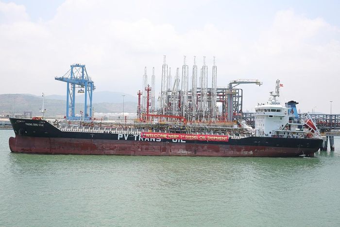 Chuyến tàu xuất bán sản phẩm Diesel đầu tiên