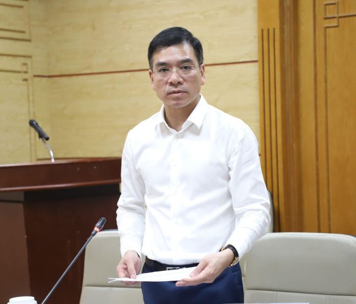 TS.BS Hà Anh Đức, Cục trưởng Cục Quản lý khám chữa bệnh, Giám đốc Quỹ Phòng, chống tác hại của thuốc lá báo cáo tại cuộc họp.