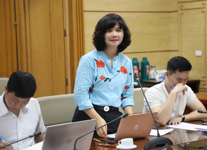 Các đại biểu tham gia cuộc họp phân tích, đóng góp ý kiến.