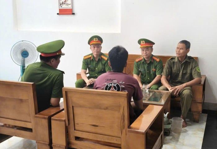 Tới tận nhà để tuyên truyền, giáo dục thanh, thiếu niên.