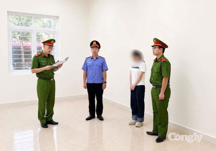 Phạm Thị Huyền tại thời điểm bị khởi tố. (Ảnh: Công an tỉnh Bắc Ninh)