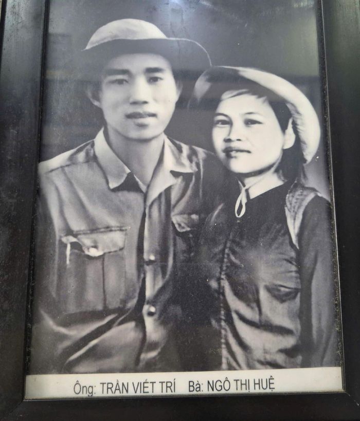 Ảnh tư liệu bà Huệ và chồng thời trẻ