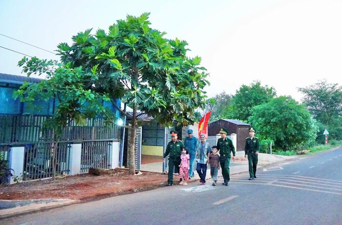 Già Blơih trở thành Người có uy tín của làng Triêl, xã Ia Pnôn, tích cực xây dựng ngôi làng ngày càng phát triển. Ảnh: Ngọc Thu