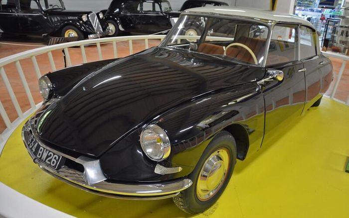 Citroën DS đời 1955.