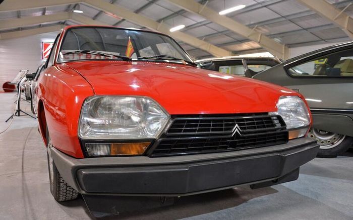 Citroën GSA đời 1984 với đồng hồ công-tơ-mét chỉ hiển thị 41 km.