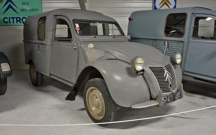 Citroën 2CV AZU (1961).
